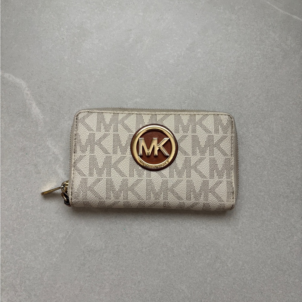 Michael Kors Cream Wallet